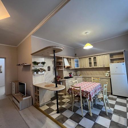 Apartment On Baseinaya Street 13 Kiev Esterno foto